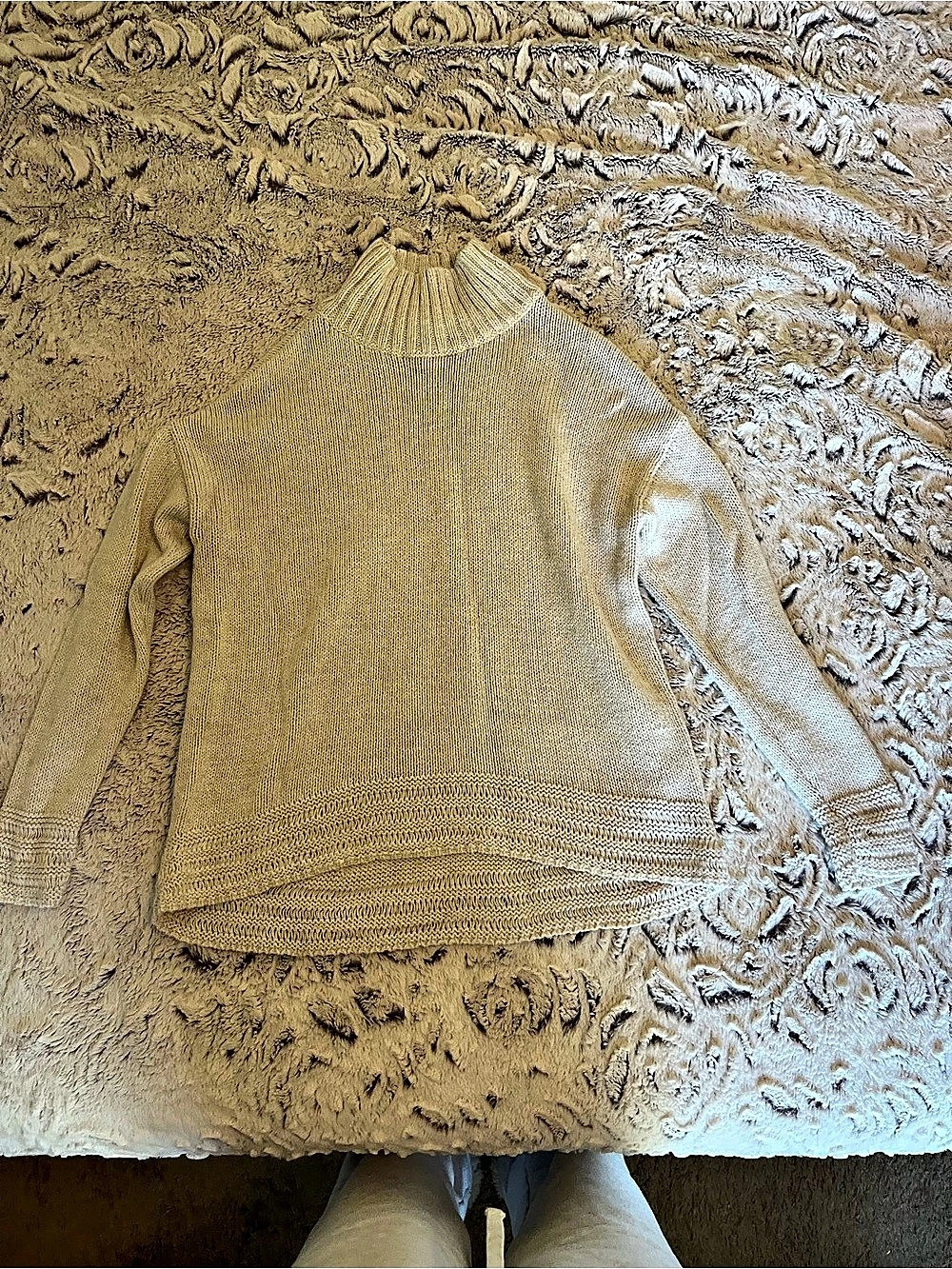 Old Navy Ribbed Turtleneck Sweater in Beige Size XS Like New